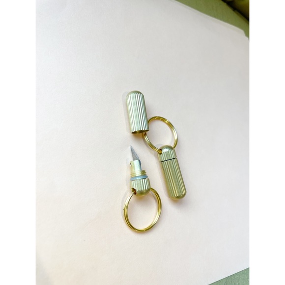 Pretty Bird Keychain - Picture 11 of 11